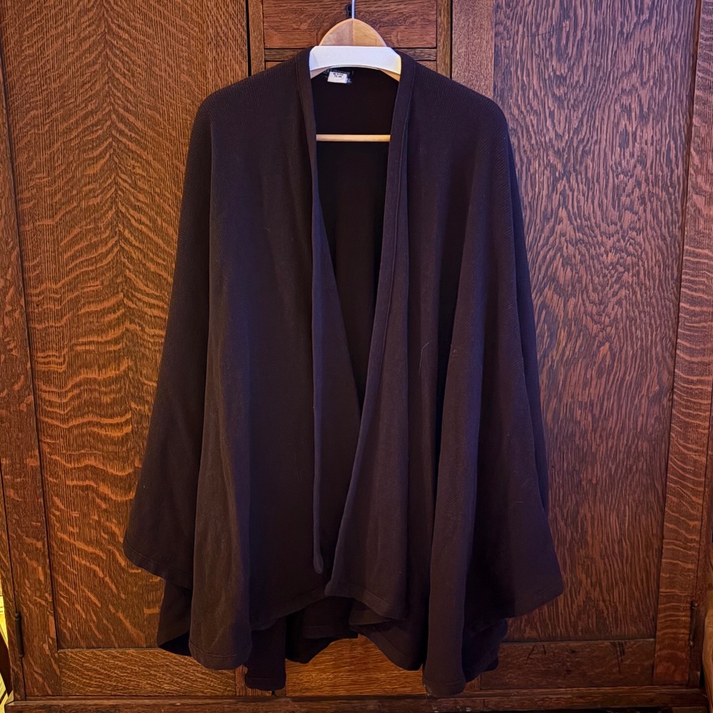 Luxurious Holt Renfrew wool cape – made in Italy